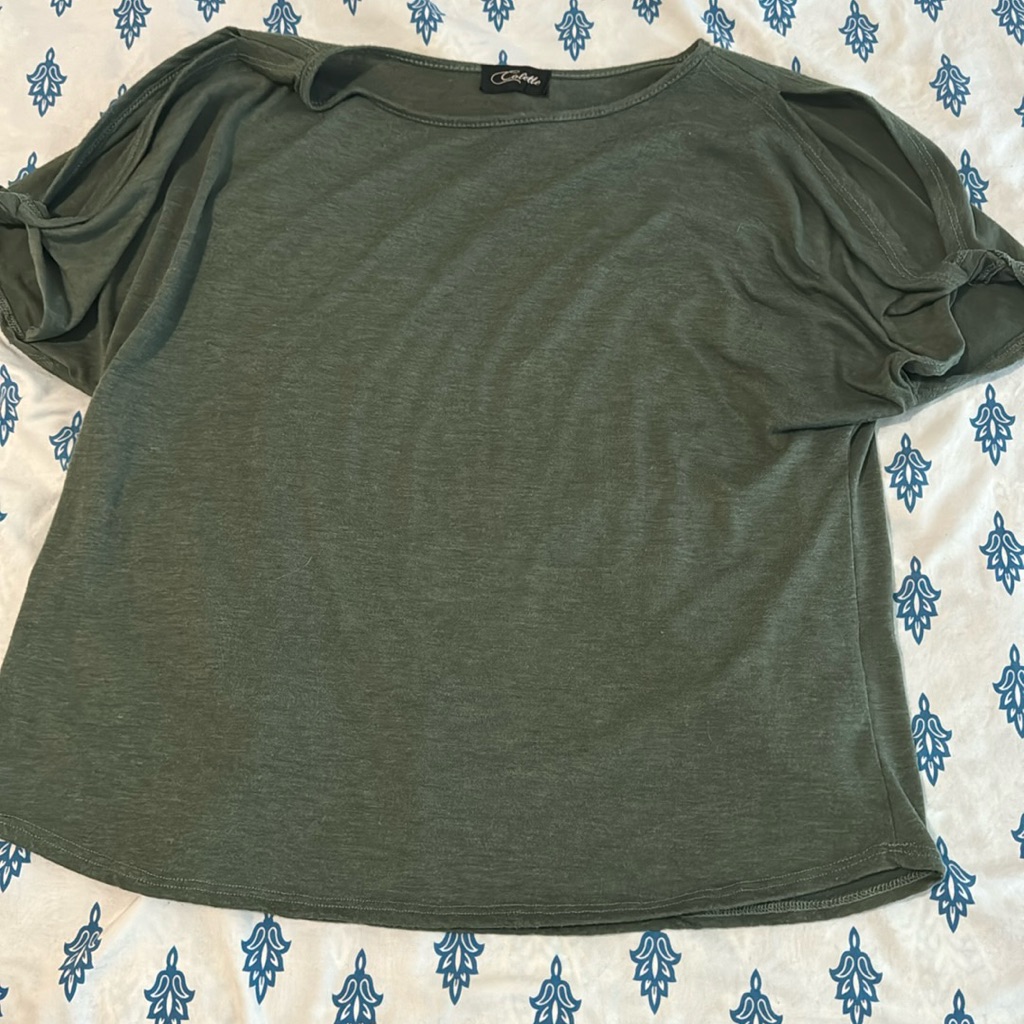 Women’s Colette Short Sleeve Shirt. Cotton With Cut-Out Shoulder.Size Medium.